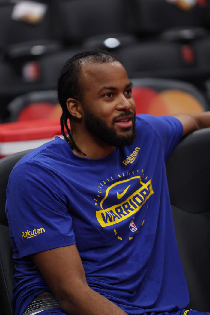 勇士双星重伤引担忧 库里抱头痛失关键战