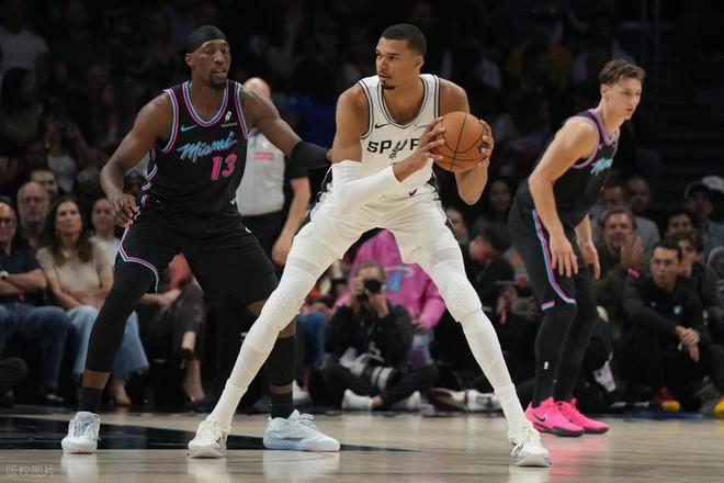 文班亚马26+14+4+5创纪录力压群雄当选今日最佳球