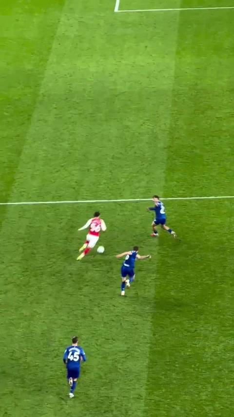 阿森纳16岁小将破英超最年轻进球纪录，海港复刻